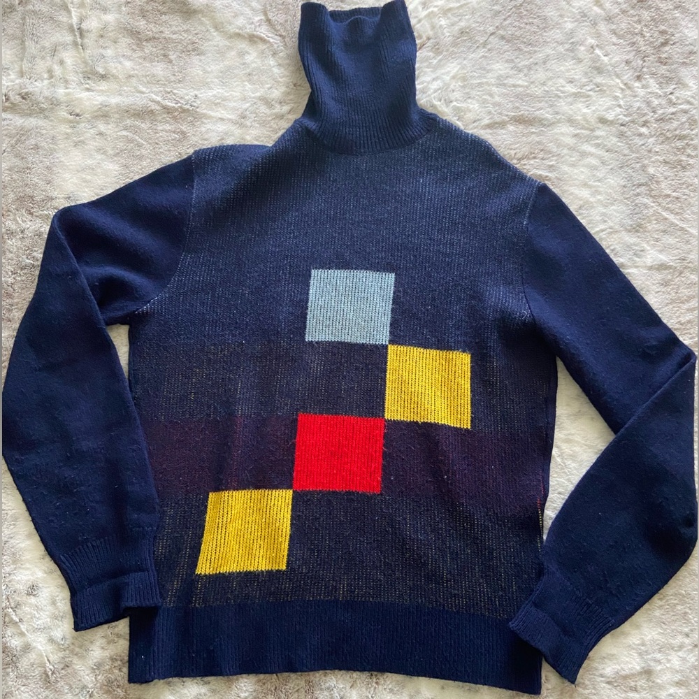 Womans Vintage Long Sleeve Turtleneck. Size Medium. Made in Italy,100% Acrylic